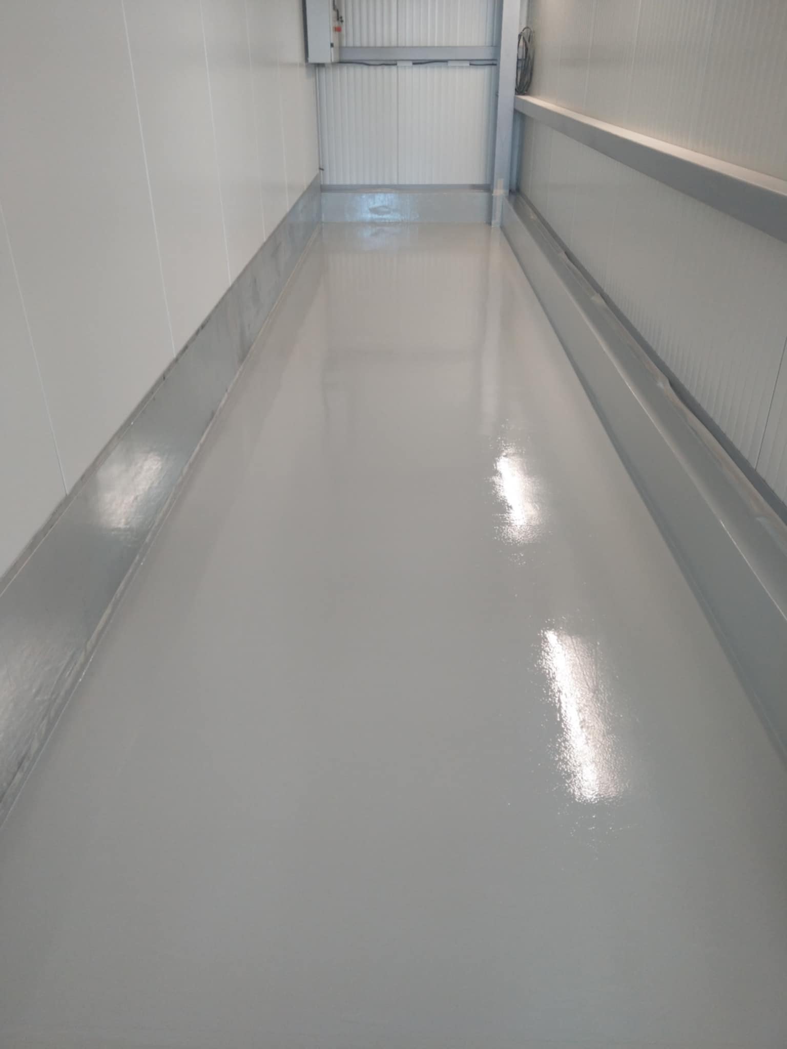 Антистатични подове за бизнеса